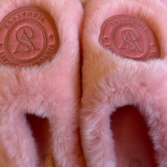 Victoria's Secret Signature Pink Slippers - Picture 5 of 5